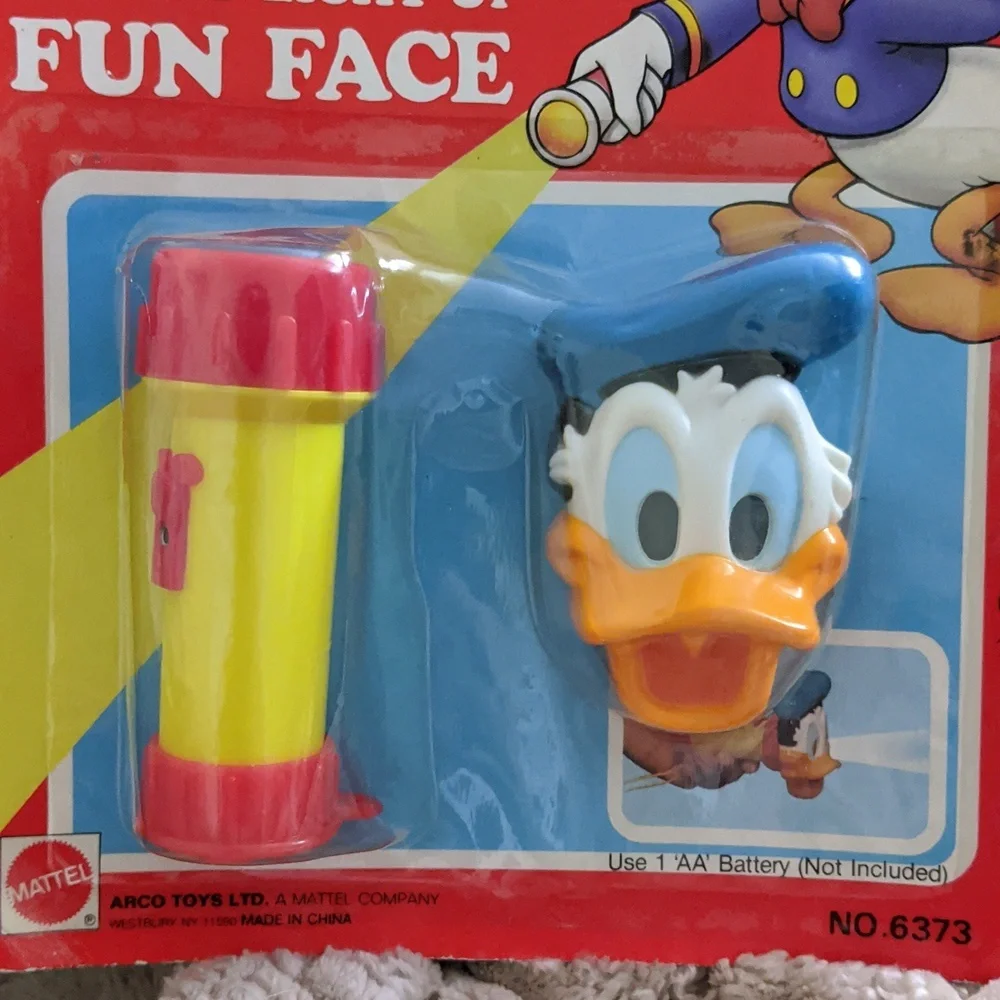 Vintage Donald Duck Light-Up Flashlight Fun Face NIP Old Stock Mattel Arco Toys